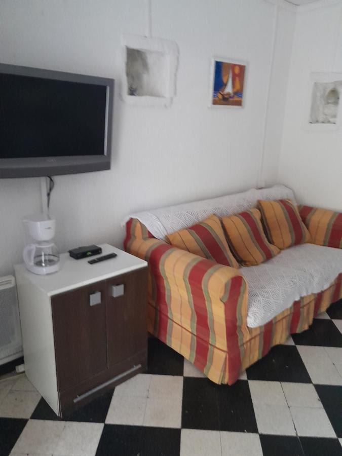 Auberge Des Garrigues Nîmes Exteriör bild