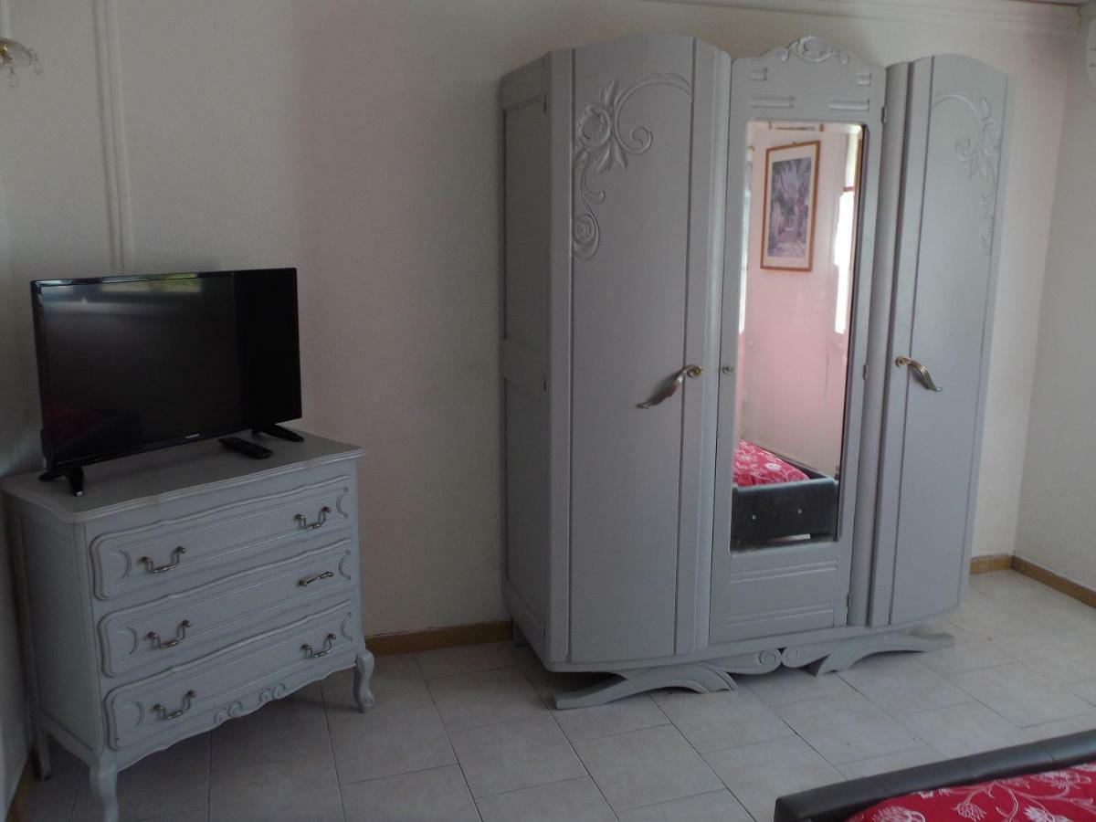 Auberge Des Garrigues Nîmes Exteriör bild